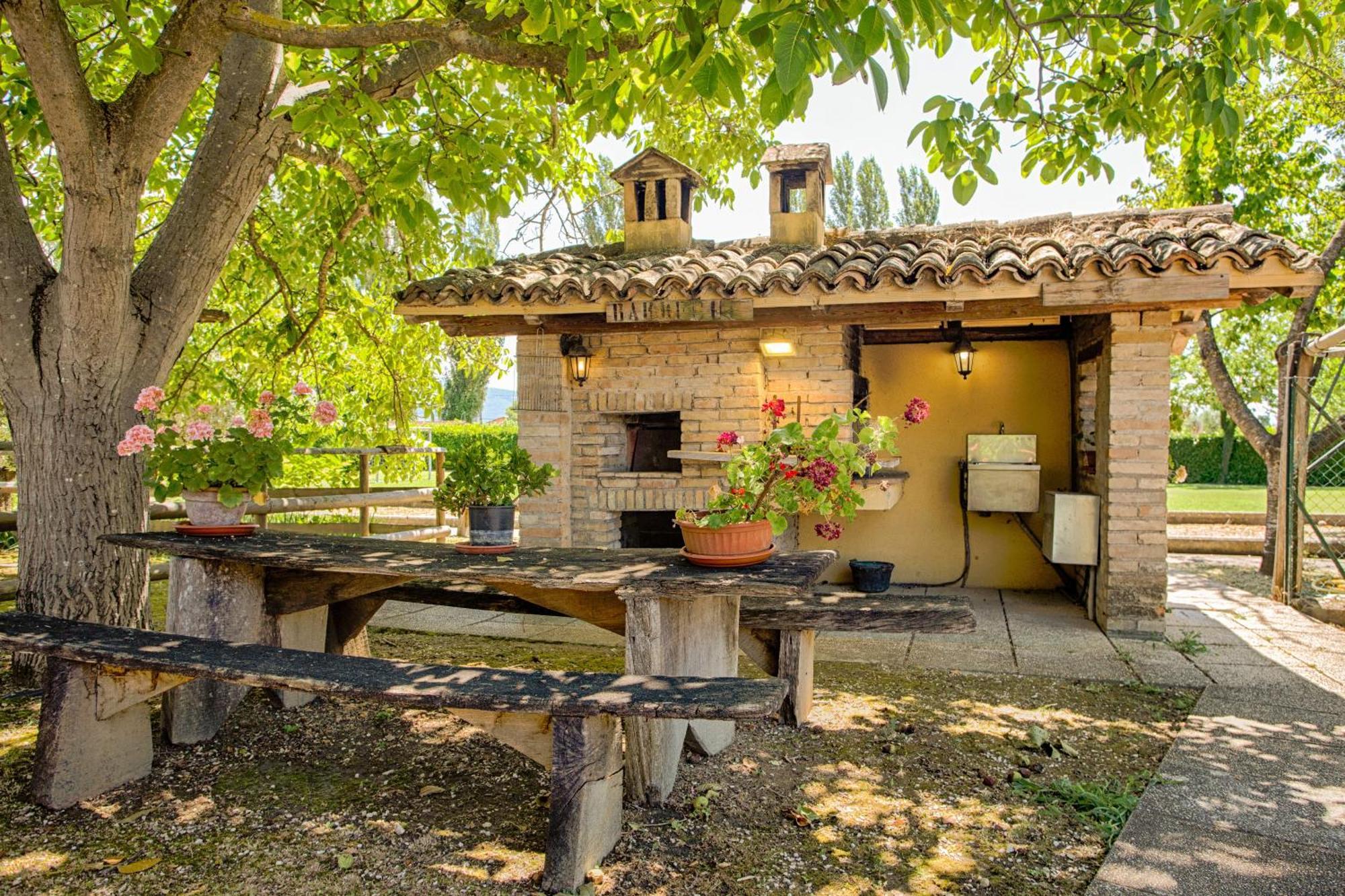אסיסי Agriturismo La Mora מראה חיצוני תמונה